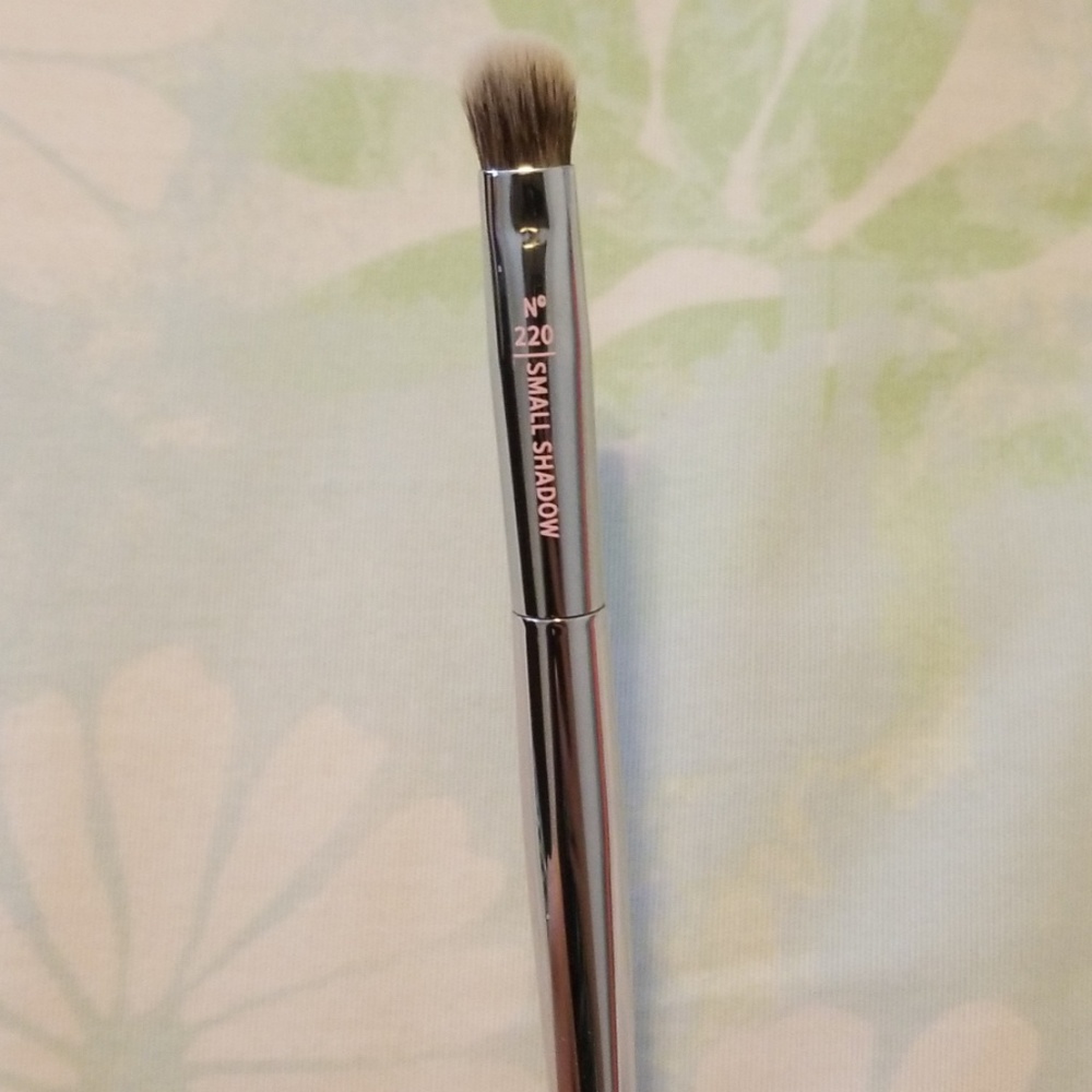 IT Brushes for ULTA #220 Small Shadow Brush